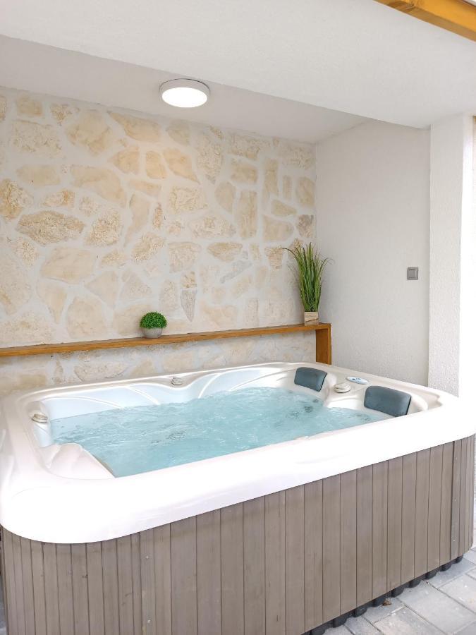 Tonina - House With Terrace, Jacuzzi, Free Parking Apartment Split Exterior photo