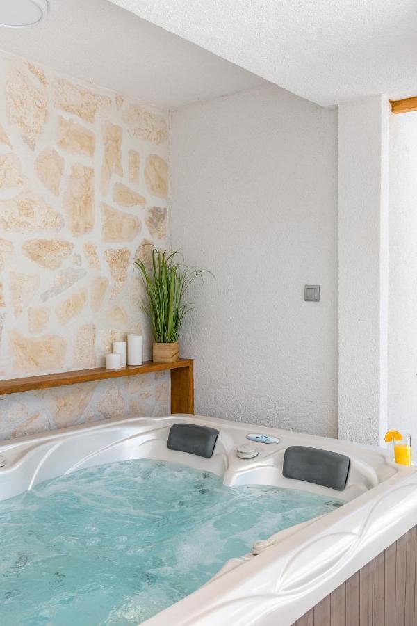 Tonina - House With Terrace, Jacuzzi, Free Parking Apartment Split Exterior photo