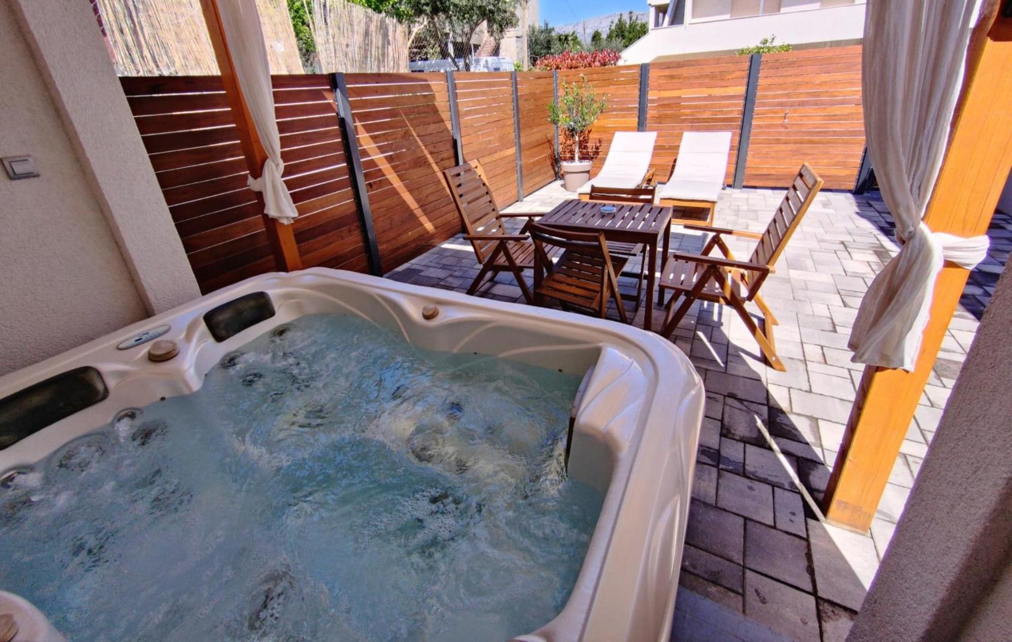 Tonina - House With Terrace, Jacuzzi, Free Parking Apartment Split Exterior photo